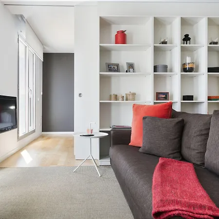 Apartament Lugaris *