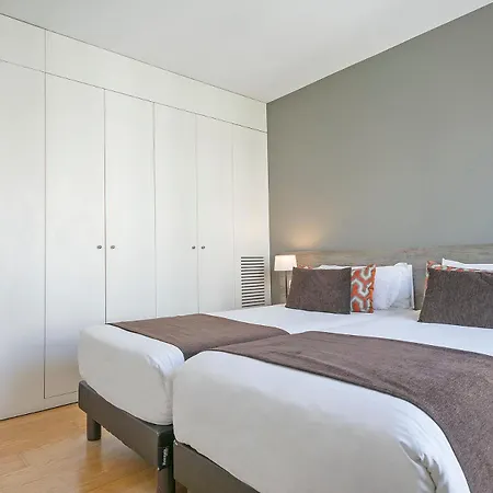 Lugaris Apartament *