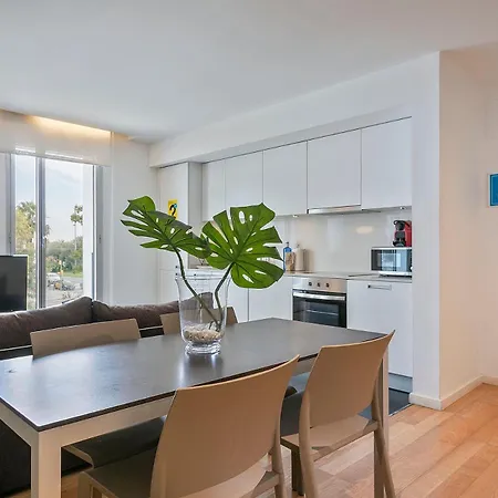 Lugaris Apartament *